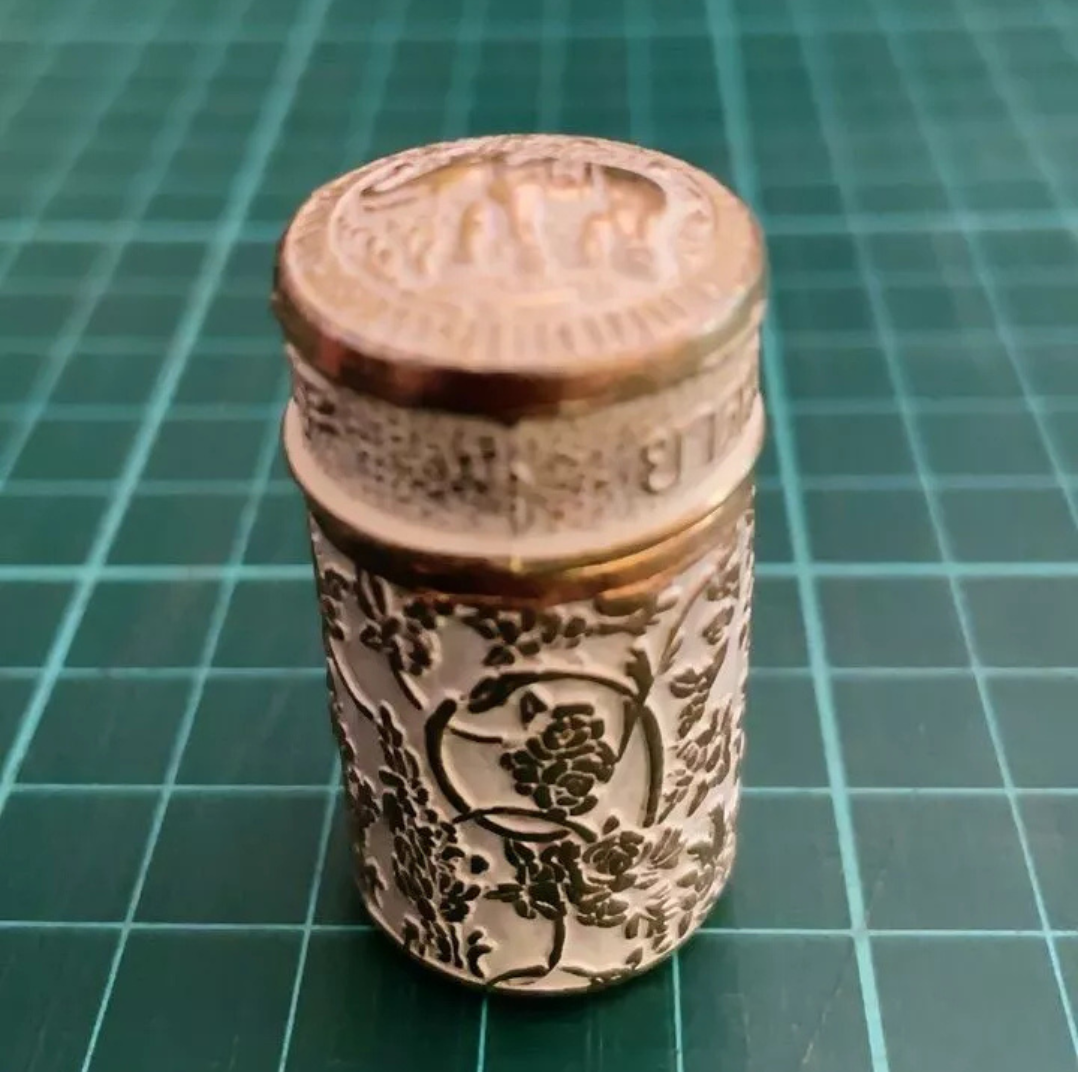 1 tube of gold-plated white inhaler, metal tube, Thai pattern