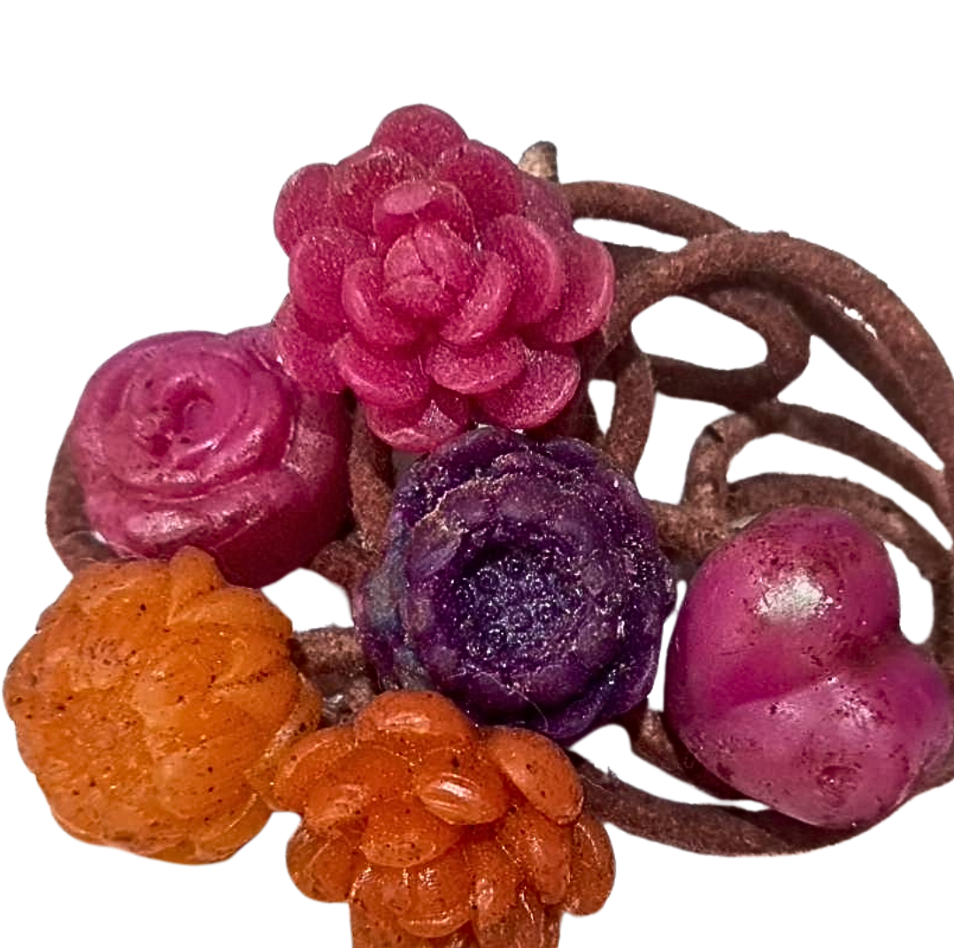 Ancient Thai fragrant rope, a royal recipe, reduces musty odors, kills germs in the air, repels insects, eliminates animal odors, and increases warmth.