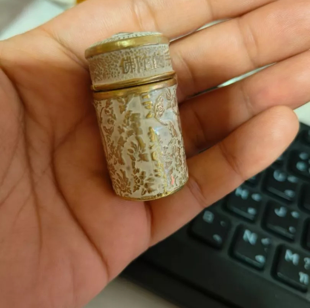 1 tube of gold-plated white inhaler, metal tube, Thai pattern
