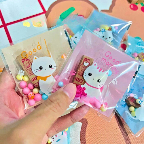 Lucky cat incense sticks with numbers in them, packed in a cute envelope with colorful foam beads inside. Can be used as souvenirs, gifts, or gifts.