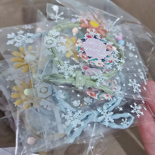 Souvenirs: Daisy hair bands packed in cute clear plastic bags with thank you stickers