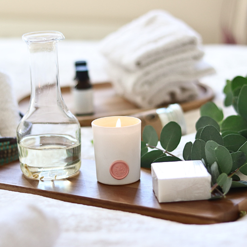 Lemongrass Spa Massage Oil has a unique refreshing scent that gives a feeling of freshness and clarity. Size 90 ml. Extracted from almond oil and 9 types of natural oils.