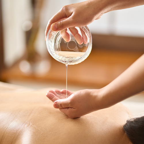 Lemongrass Spa Massage Oil has a unique refreshing scent that gives a feeling of freshness and clarity. Size 90 ml. Extracted from almond oil and 9 types of natural oils.