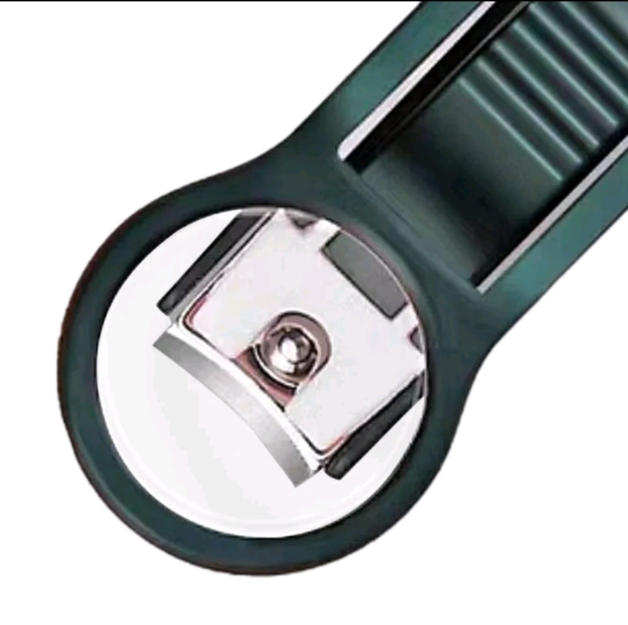 Nail clippers with magnifying glass help with visibility and prevent splashing, suitable for the elderly.