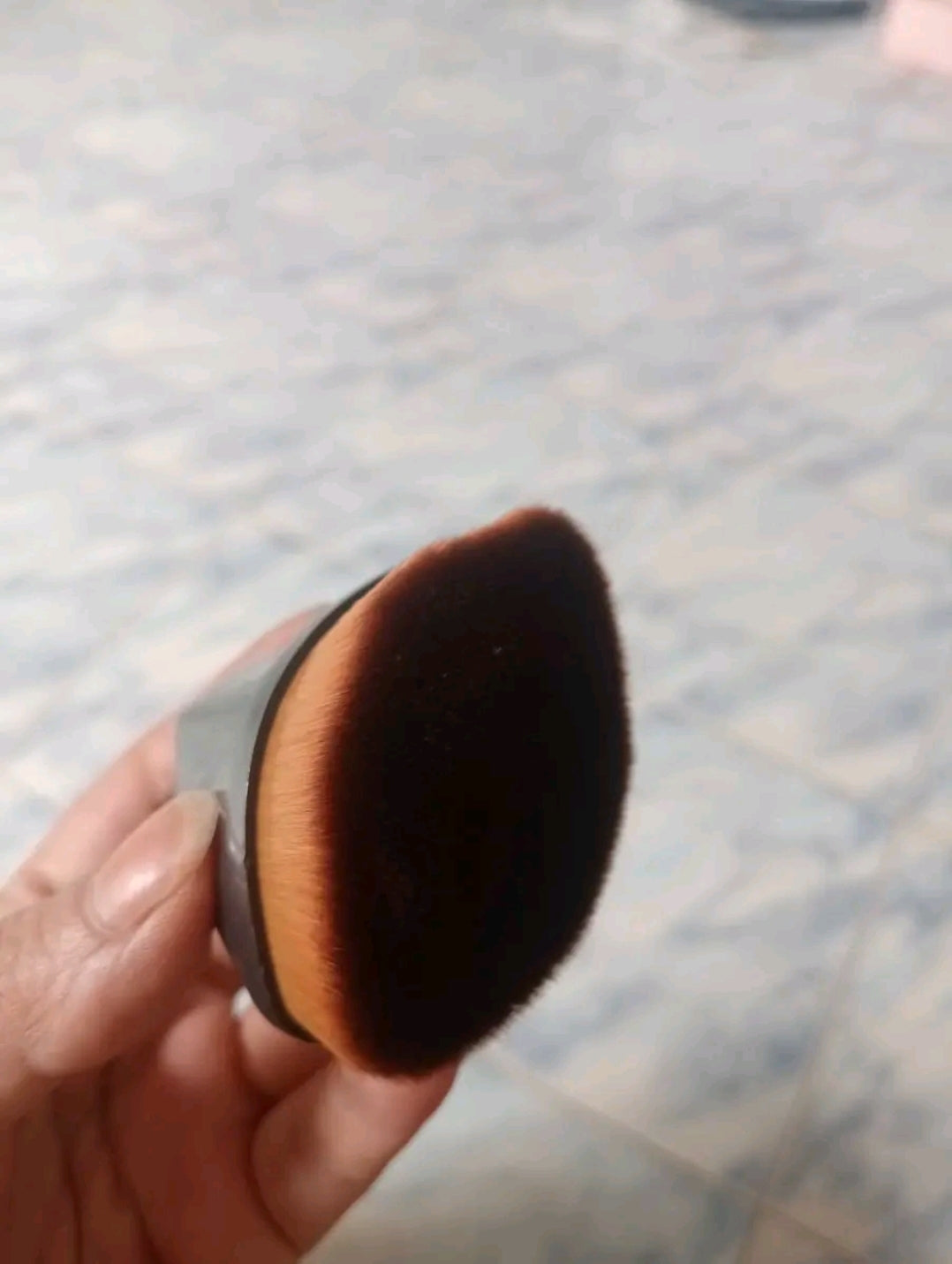 2 pieces of foundation makeup brushes with storage box, soft and fine hair
