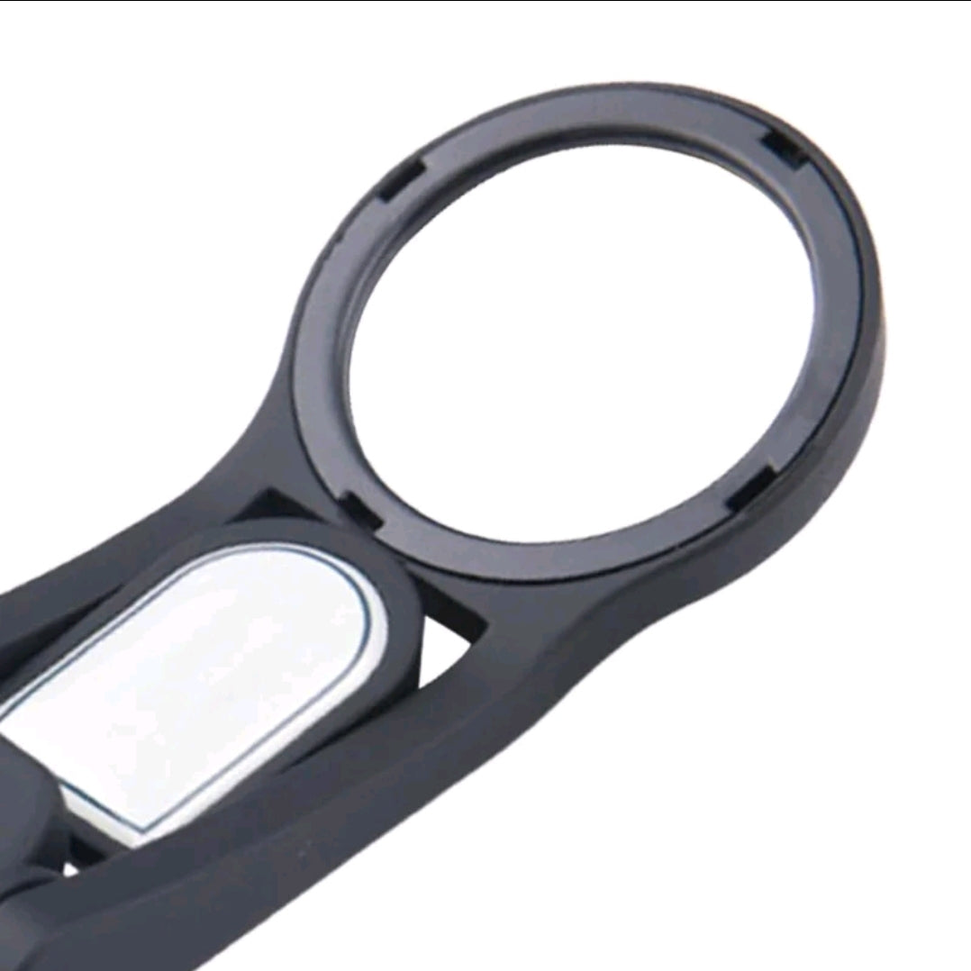 Nail clippers with magnifying glass help with visibility and prevent splashing, suitable for the elderly.