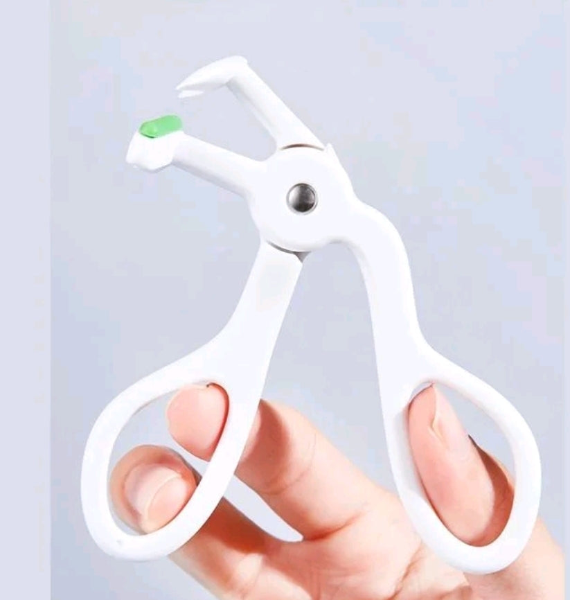 Edgeless eyelash curler that can be used even with short eyelashes