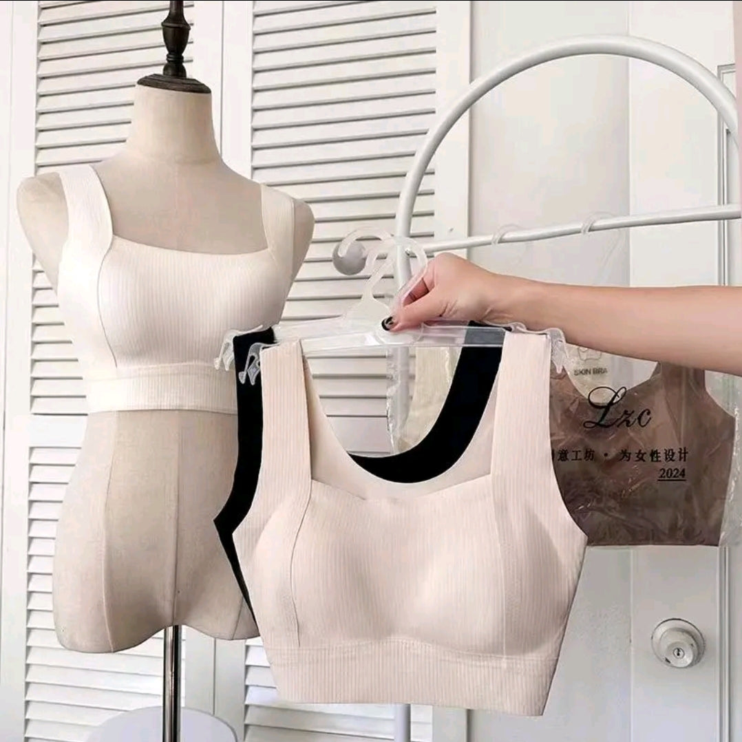 Fashionable sports bra, soft fabric, no underwire, built-in foam