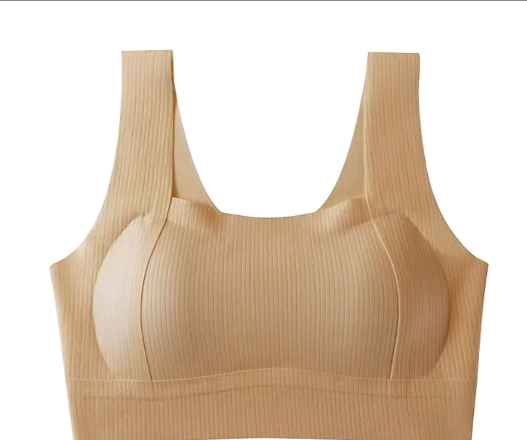 Fashionable sports bra, soft fabric, no underwire, built-in foam