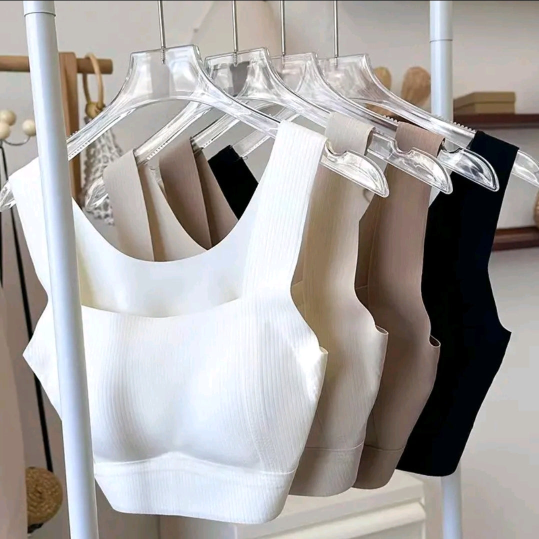 Fashionable sports bra, soft fabric, no underwire, built-in foam