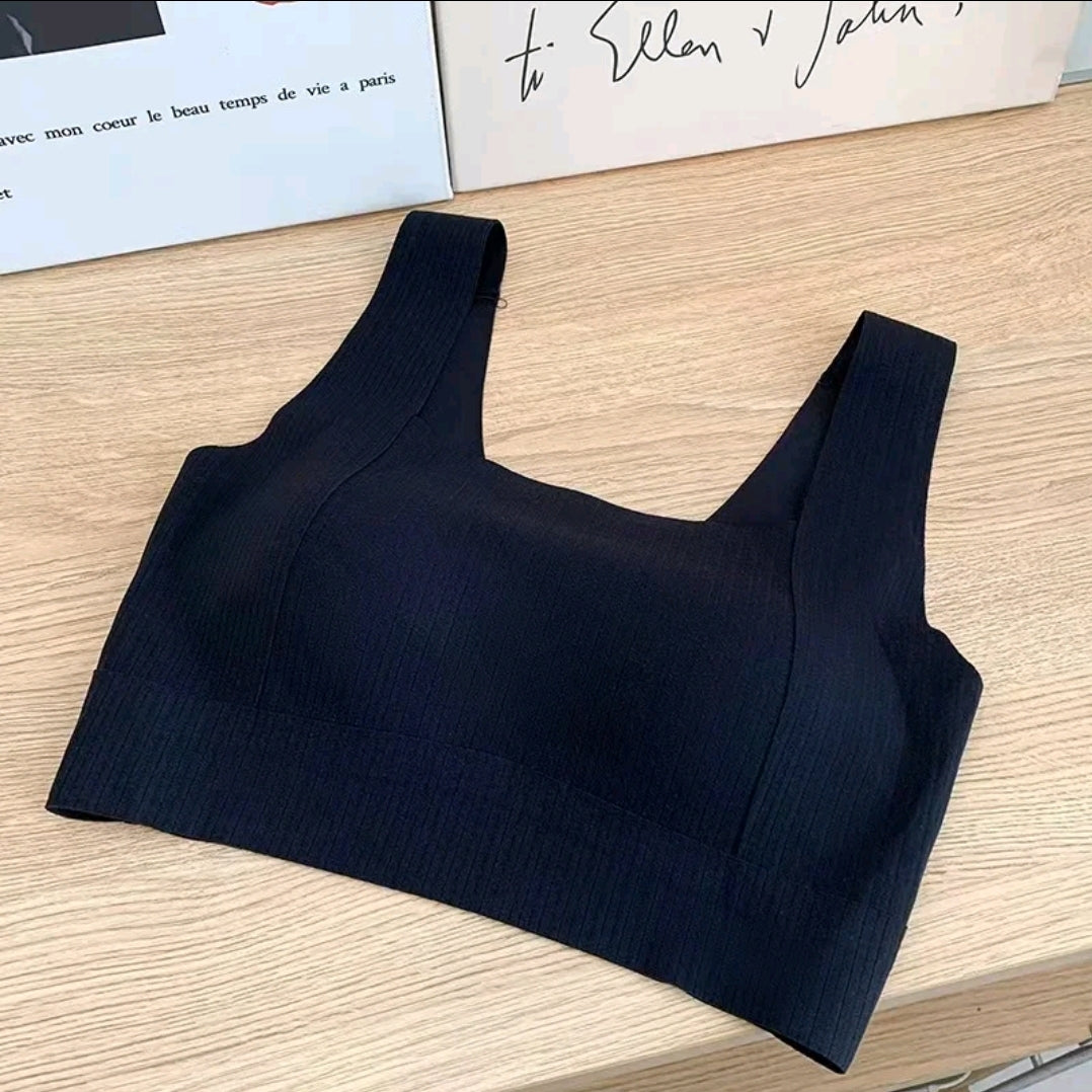 Fashionable sports bra, soft fabric, no underwire, built-in foam