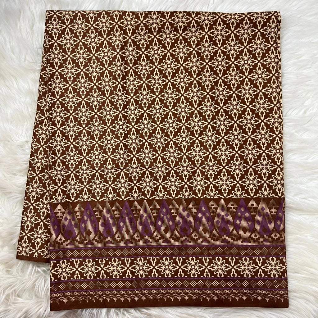 Thai pattern sarong, sewn, size 2 meters, mixed patterns, 3 pieces, not slippery, not shiny ผ้าถุง ลายไทย เย็บแล้ว ขนาด 2 เมตร คละลาย 3 ผืน ไม่ลื่น ไม่มัน