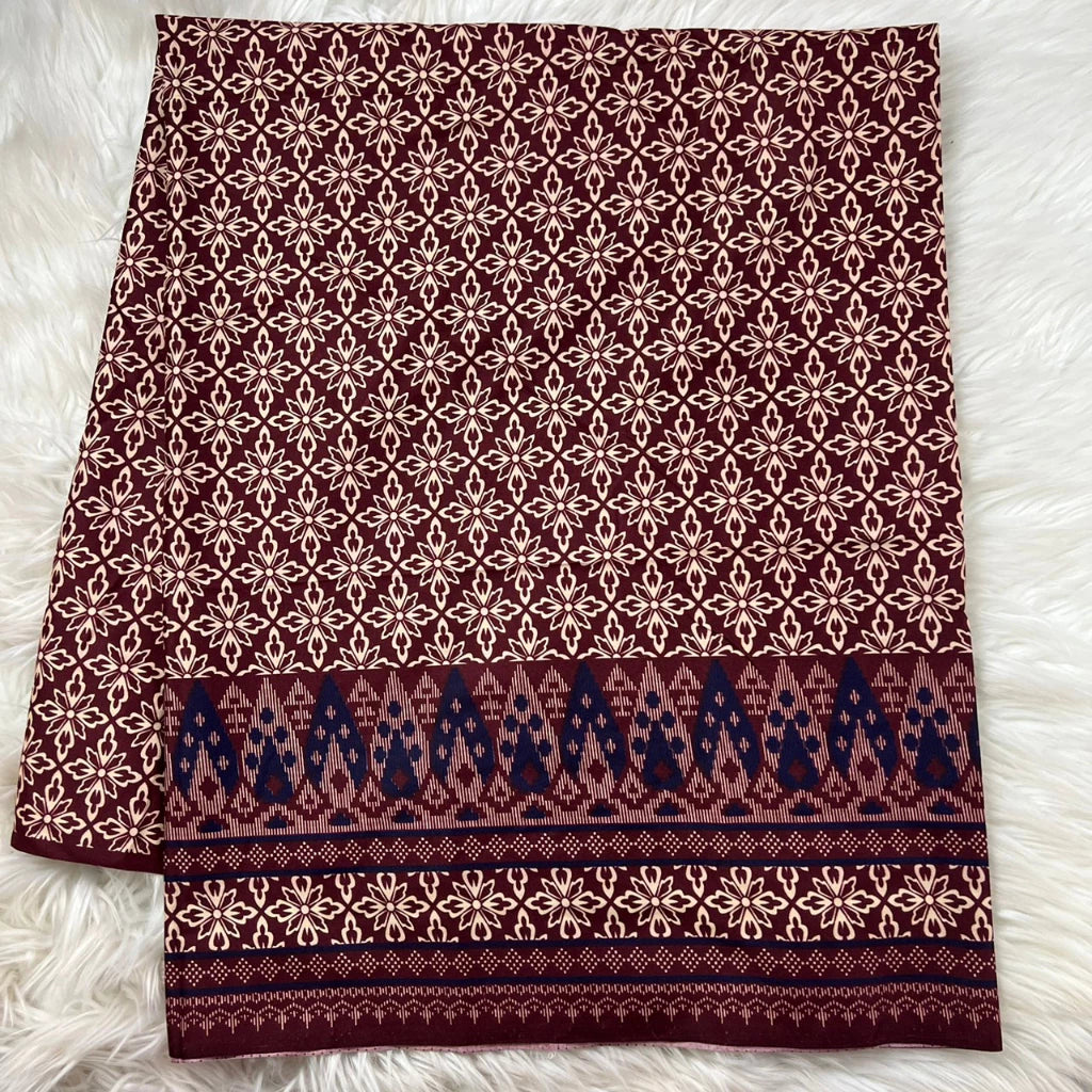 Thai pattern sarong, sewn, size 2 meters, mixed patterns, 3 pieces, not slippery, not shiny ผ้าถุง ลายไทย เย็บแล้ว ขนาด 2 เมตร คละลาย 3 ผืน ไม่ลื่น ไม่มัน
