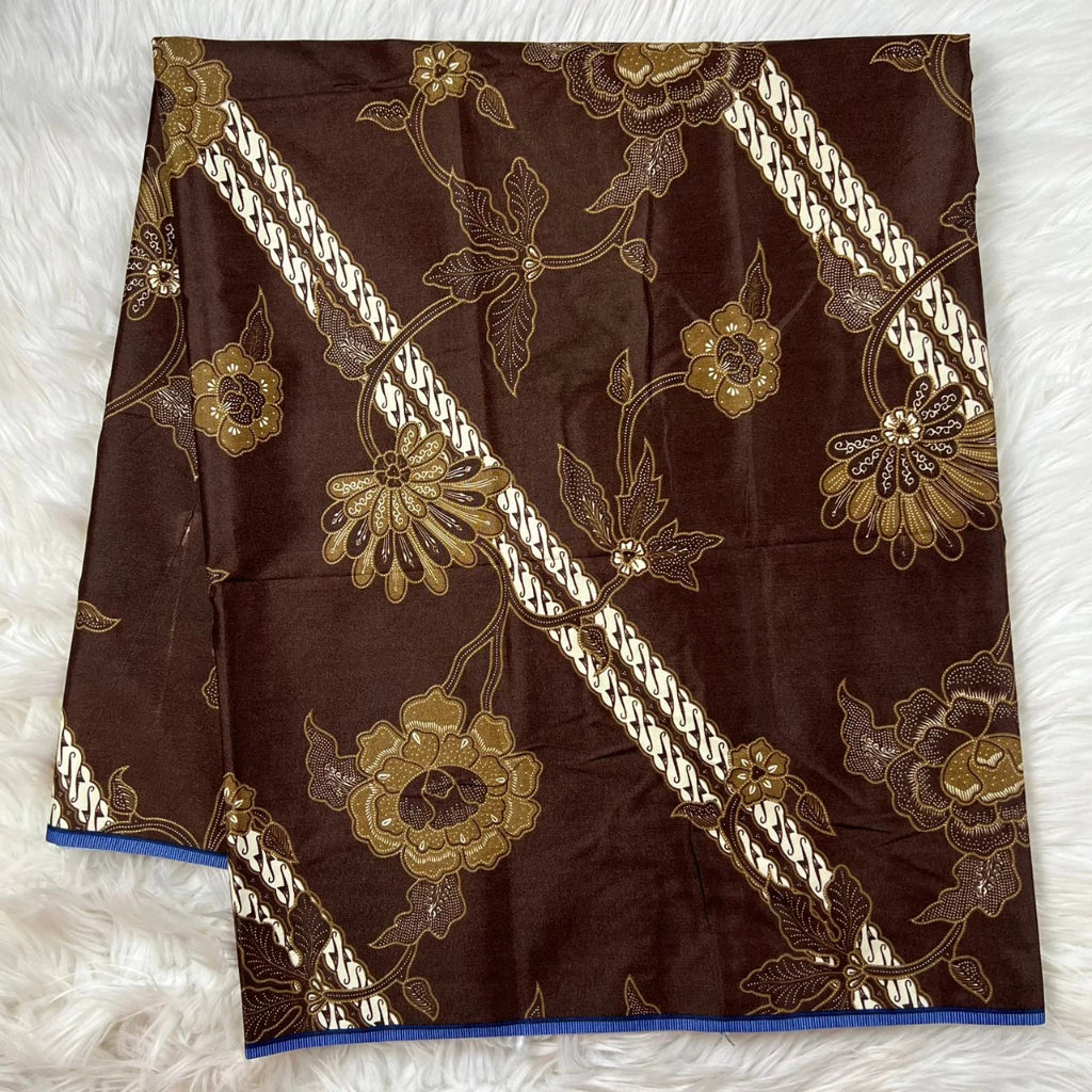 Thai pattern sarong, sewn, size 2 meters, mixed patterns, 3 pieces, not slippery, not shiny ผ้าถุง ลายไทย เย็บแล้ว ขนาด 2 เมตร คละลาย 3 ผืน ไม่ลื่น ไม่มัน