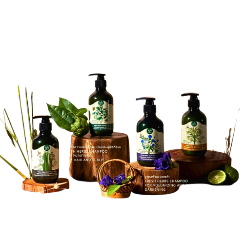 Shampoo mixed with conditioner, rice milk, Andrographis paniculata, butterfly pea, yarrow and fresh kaffir lime peel, 300 ml.