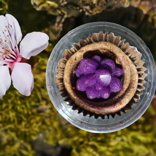 Ancient Thai fragrant rope, a royal recipe, reduces musty odors, kills germs in the air, repels insects, eliminates animal odors, and increases warmth.