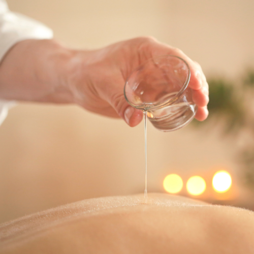 Mok Spa Massage Oil, light floral scent, cool scent like being in a wildflower when it blooms, size 90 ml.