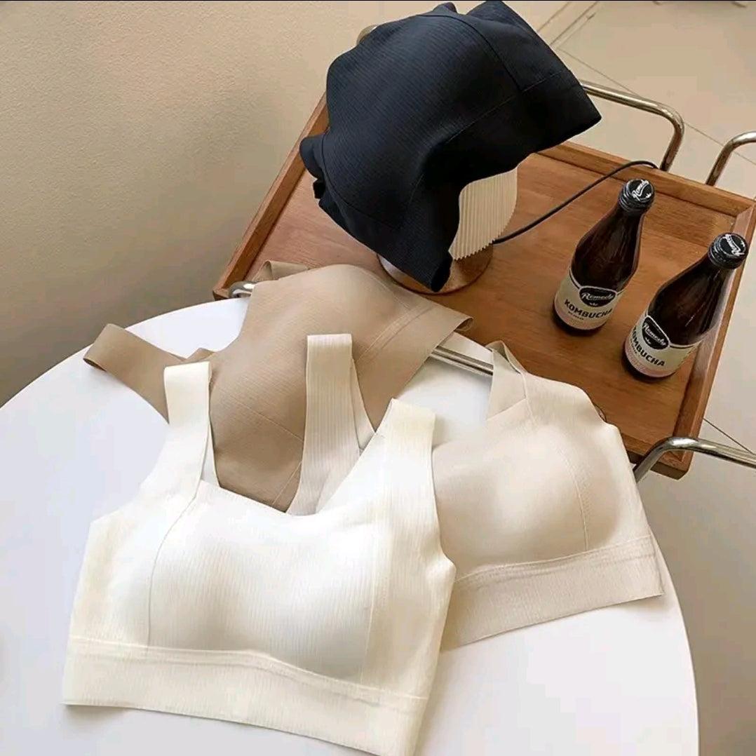 Fashionable sports bra, soft fabric, no underwire, built-in foam